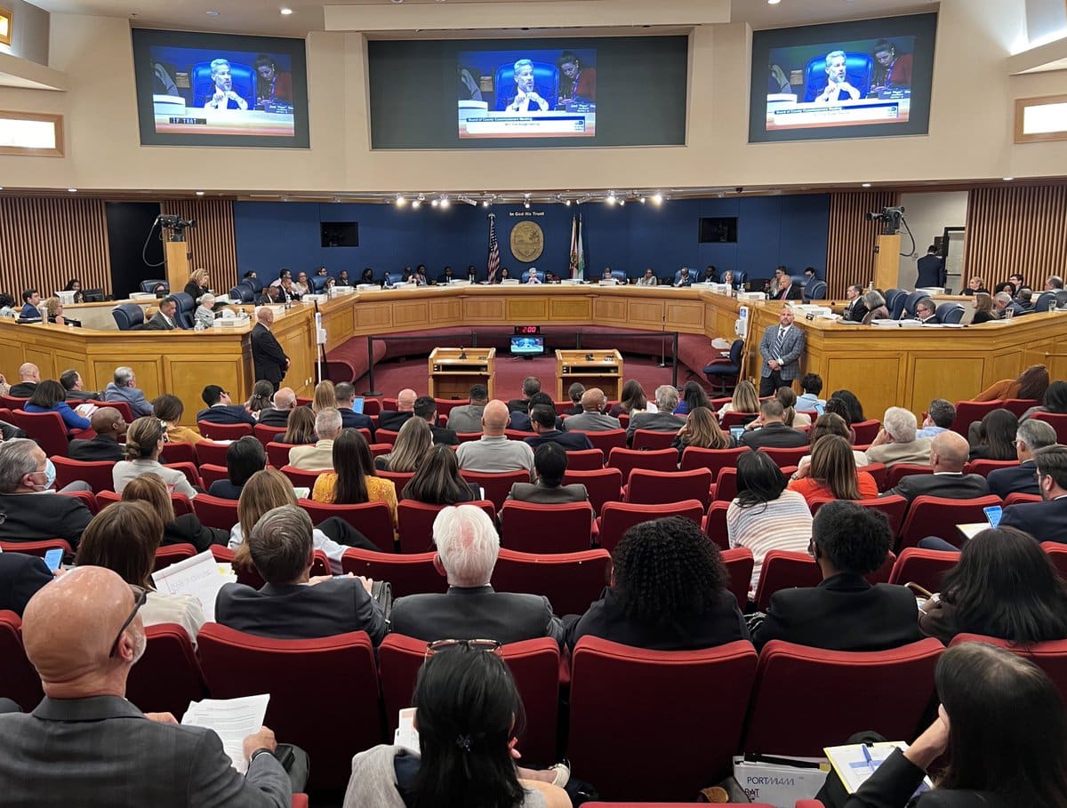 Comisionados de Miami-Dade exigen aumento ‘sustancial’ de salario