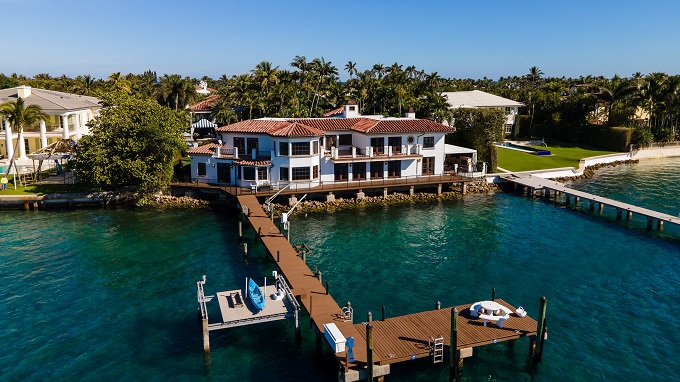 Ex concejal de Palm Beach vendió mansión tras perder dinero en una inversión