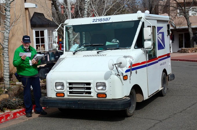 Oficina de correo postal presentó modelo de  nueva flota de camiones