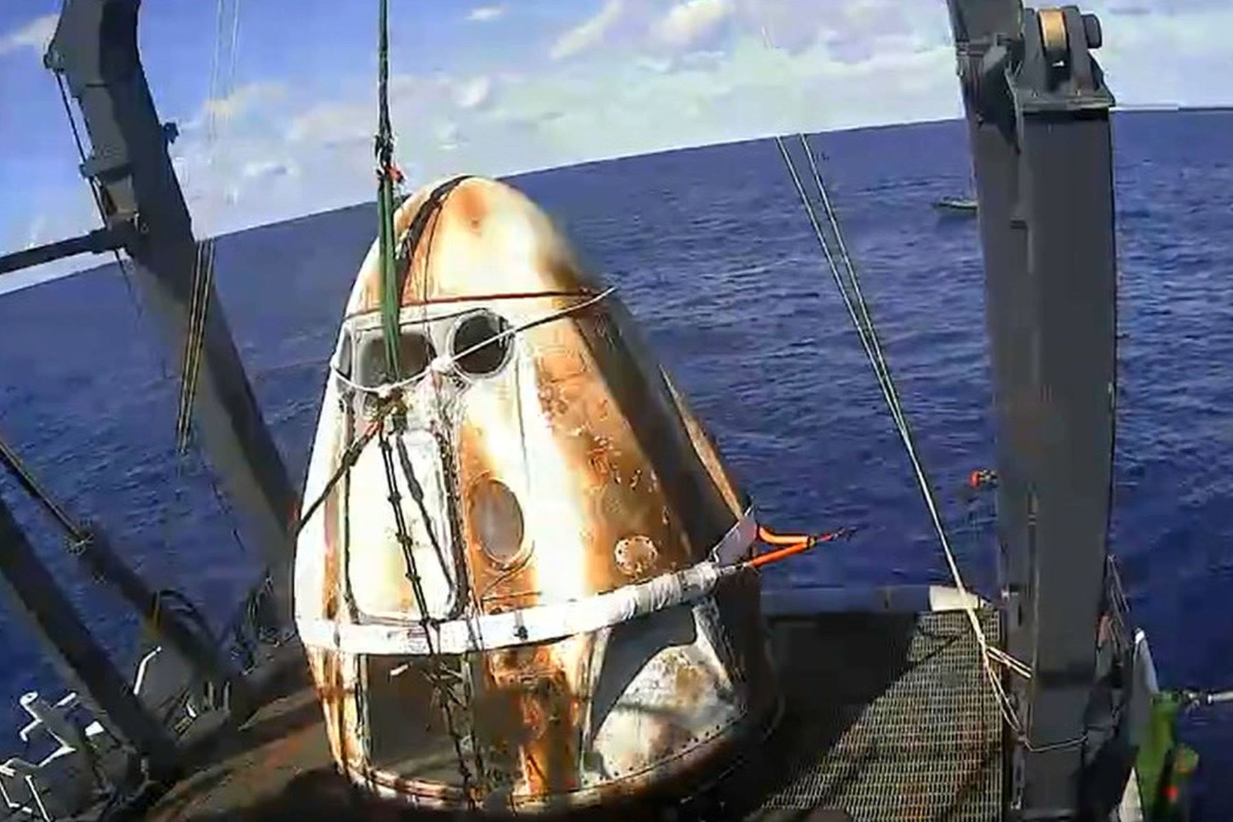 Cápsula Crew Dragon de SpaceX regresó a la Tierra exitosamente