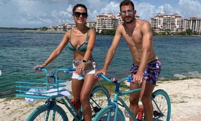 ¡Descubiertos! Cristhian Stuani y su curvilínea esposa Ximena Pippo en Miami  (Fotos)