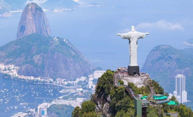 Impactante imagen: Rayo golpea monumento del Cristo Redentor en Río de Janeiro