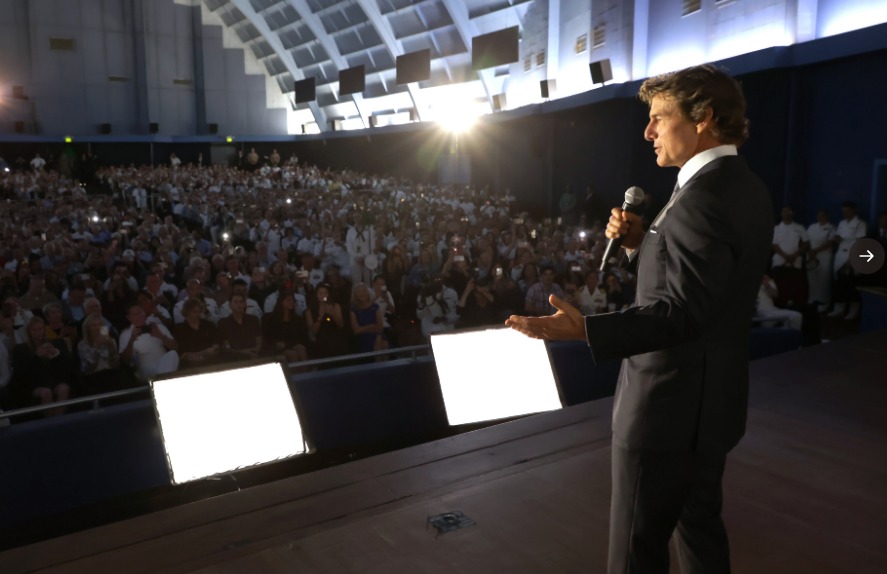 Tom Cruise: “Las películas tienen que verse en cines”