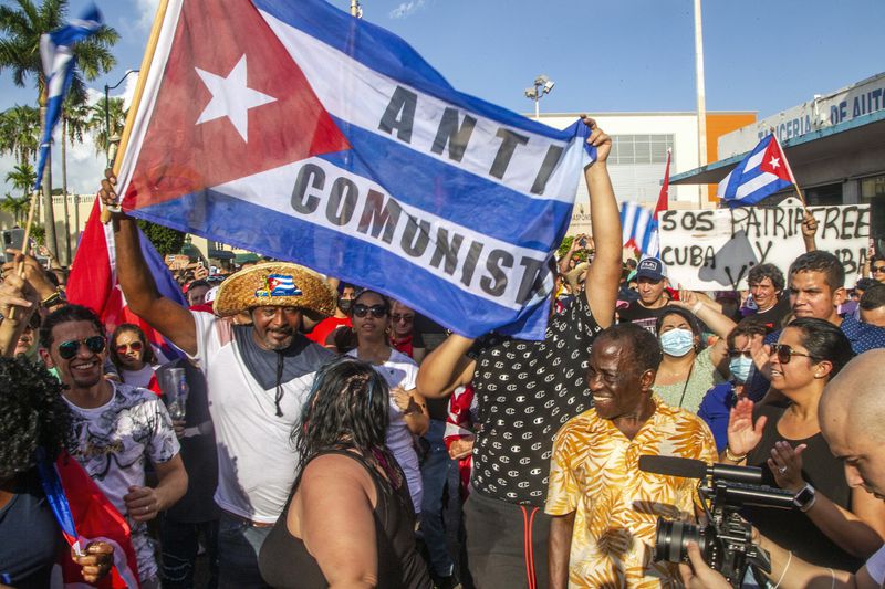 Cubanos en Miami continúan apoyando las protestas mientras organizan salida de flotillas