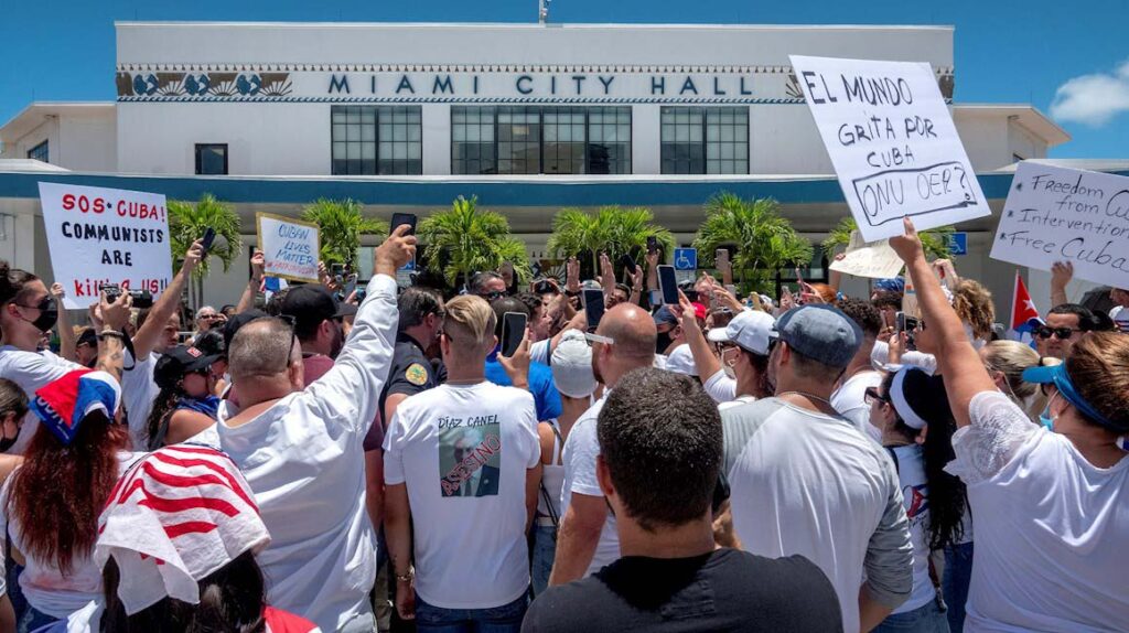 Este domingo continúan las manifestaciones en apoyo a los cubanos en Miami