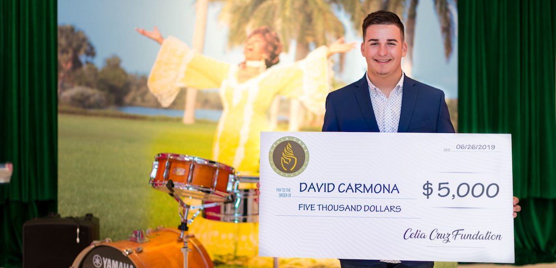 Un joven de Florida con orígenes cubanos recibió una beca musical por parte de la Fundación Celia Cruz