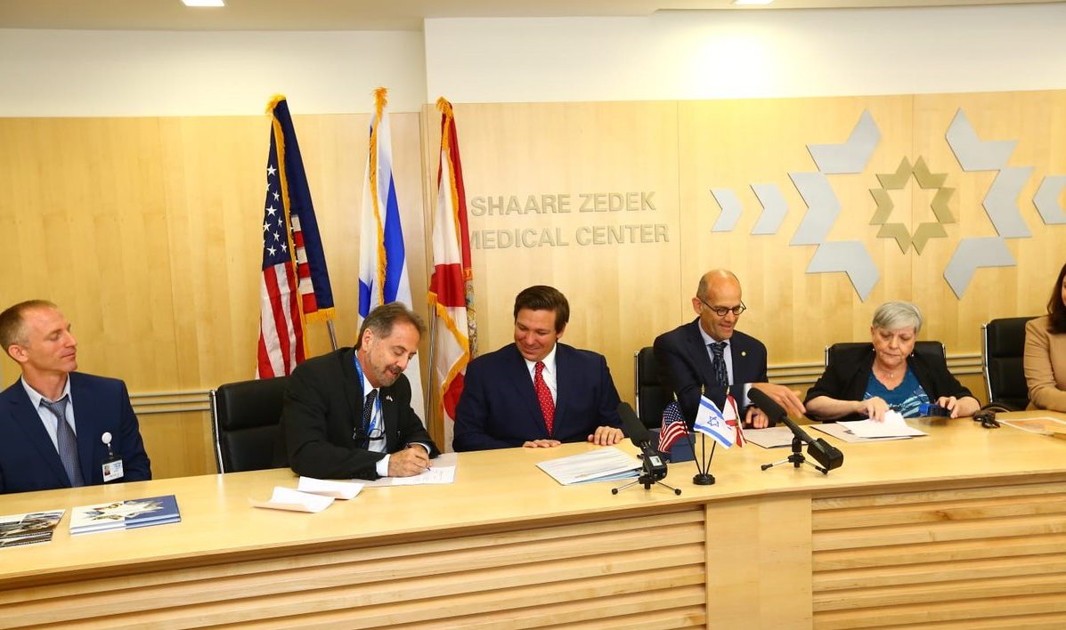 Gobernador DeSantis firmó acuerdos entre Universidades y colegios de Florida e Israel