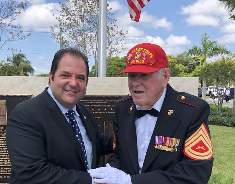 Colocan nombre de un veterano de la II Guerra Mundial en Parque de Miami Beach
