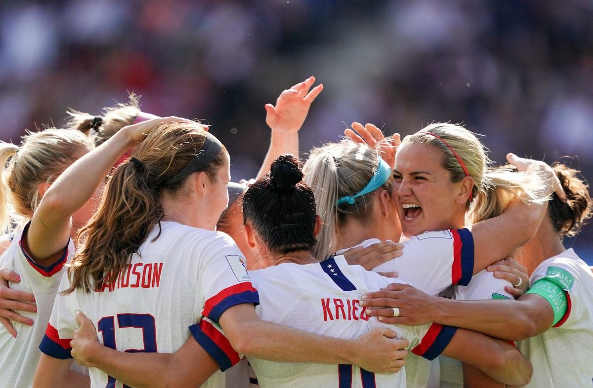Estados Unidos venció 3-0 a Chile y aseguró pase a 8vos del Mundial Femenino