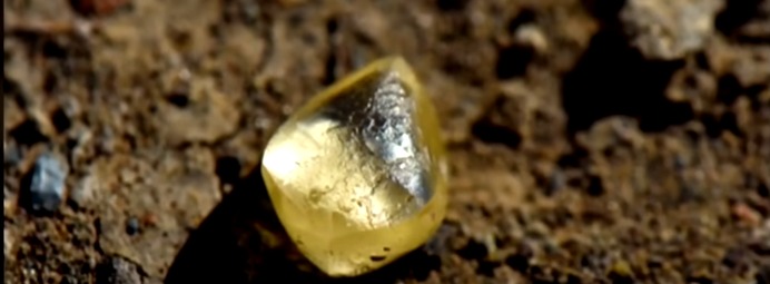 Mujer encuentra diamante de 4,38 quilates en el parque estatal de Arkansas
