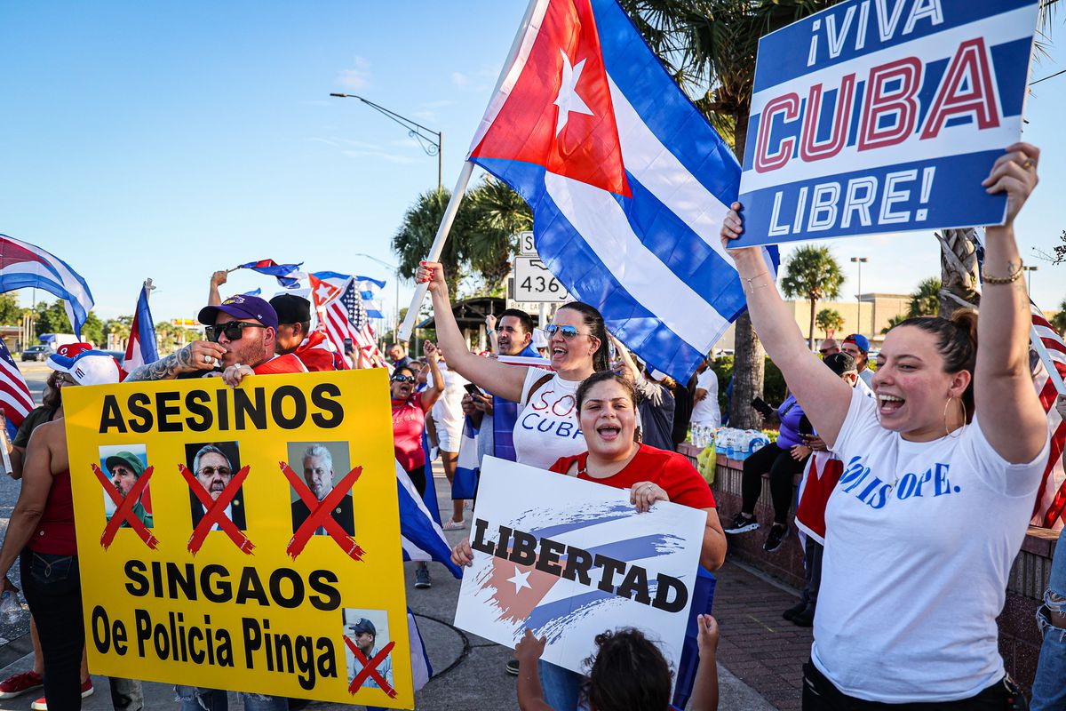 Cientos de cubanos tomaron Washington DC para pedirle apoyo a Biden