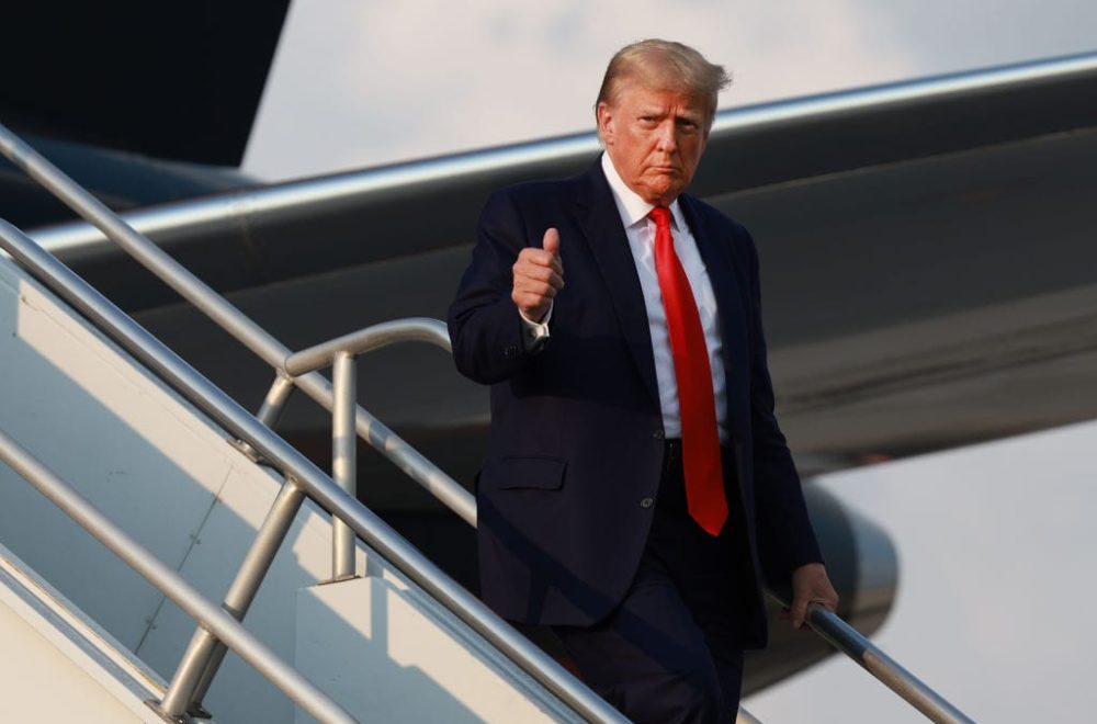 Trump sale bajo fianza de cárcel en Georgia: “Esto es una parodia de la justicia”