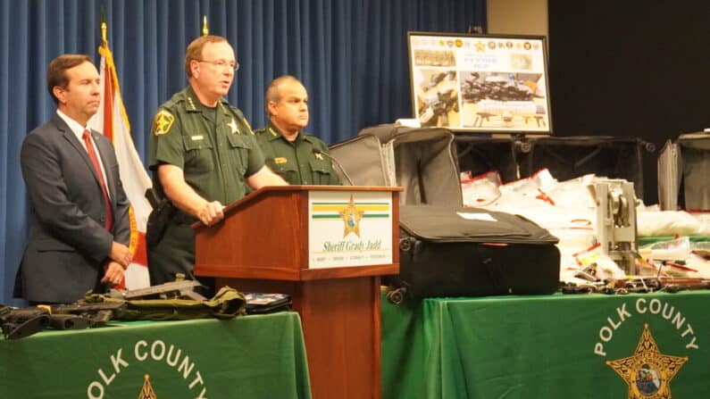 Realizan 85 arrestos por drogas en vuelos de California a Florida