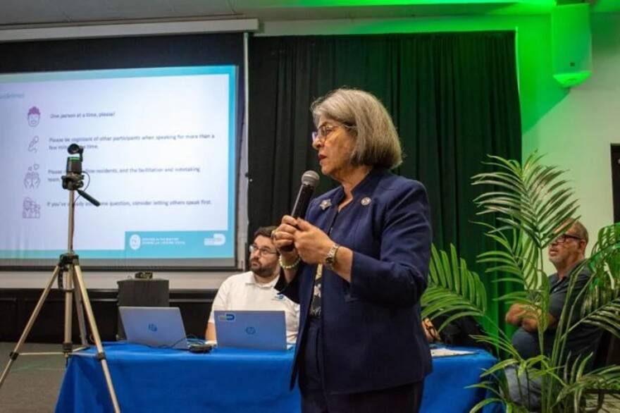 Daniella Levine Cava planta Doral