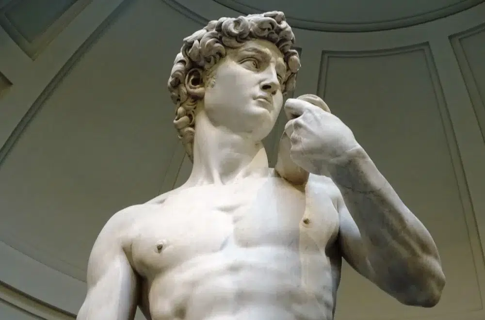 Estatua de David catalogada como pornográfica en escuela de Florida