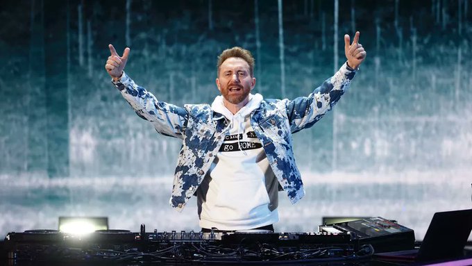 ¡Pendientes! David Guetta despedirá el año con un concierto desde la Pirámide del Louvre