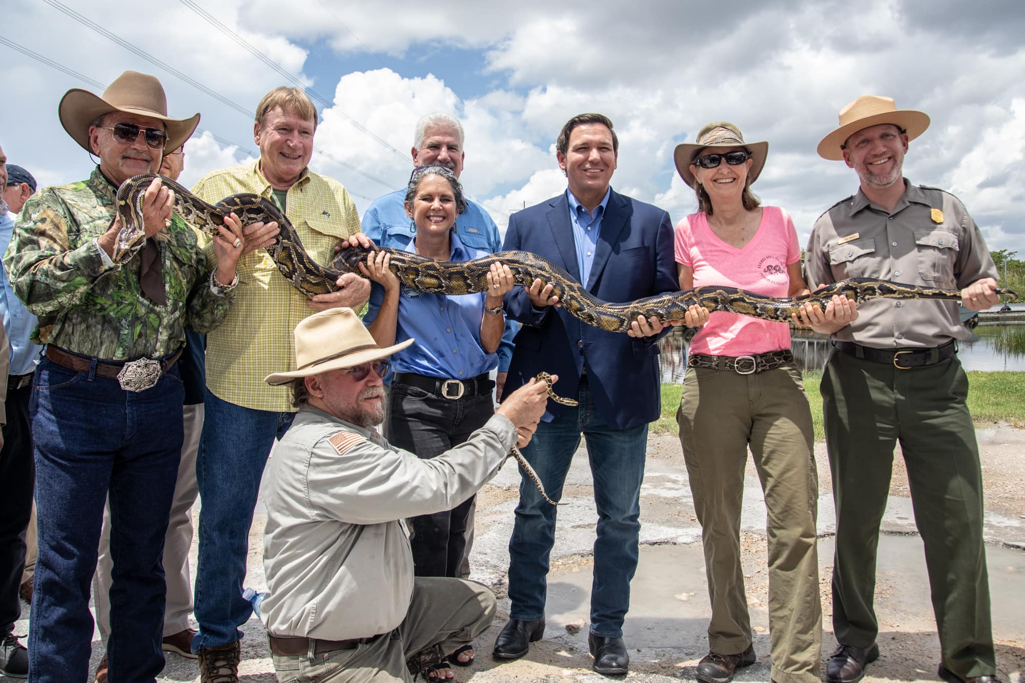 Gobernador Ron DeSantis anunció plan para erradicar especies invasoras en Florida