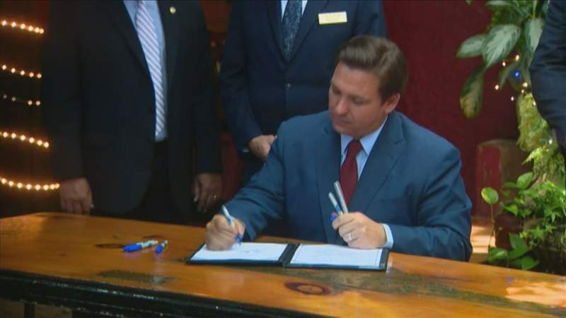 El gobernador Ron DeSantis firma un presupuesto estatal de $ 101.5 mil millones