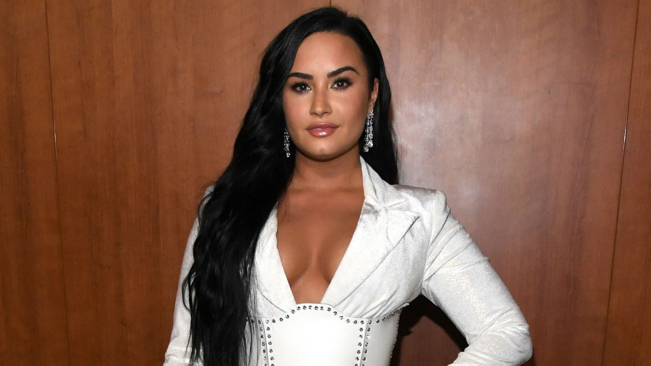 ¡Sin ropa interior! Demi Lovato alardea de sus senos y confesó que es bisexual (Fotos)