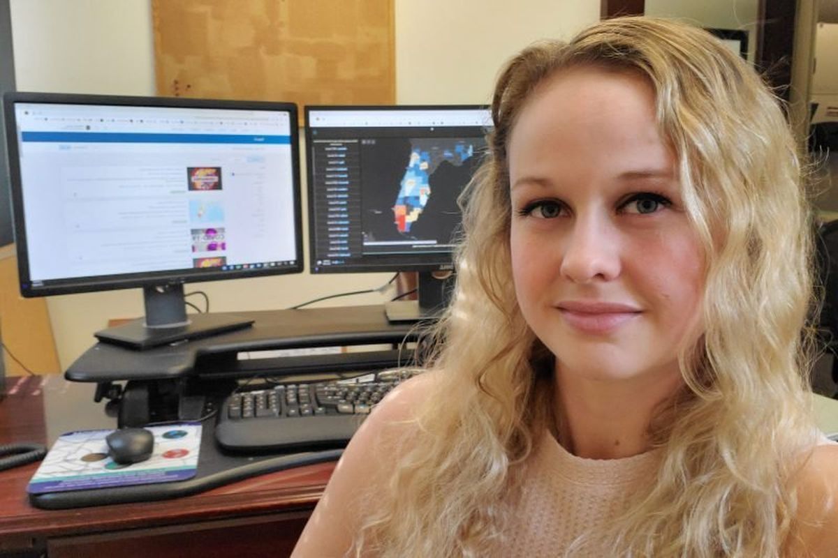 ¡Policía allanó hogar de  Rebekah Jones!  La científica que creó el portal del coronavirus en Florida