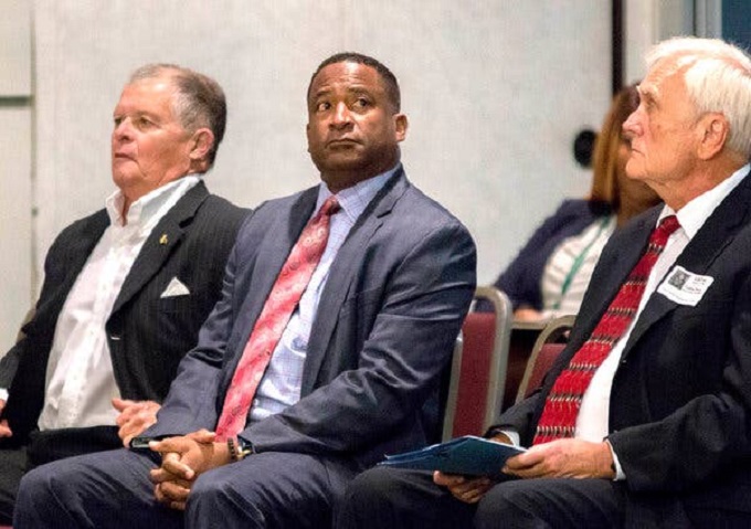 Ex Director de escuela de Palm Beach impugnó su despido ante Corte Suprema de Florida