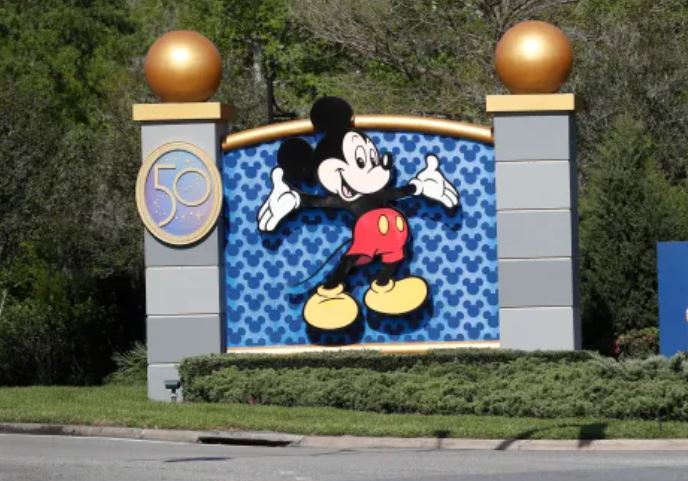 Disney realizará feria del empleo con vacantes entre $15 y $21