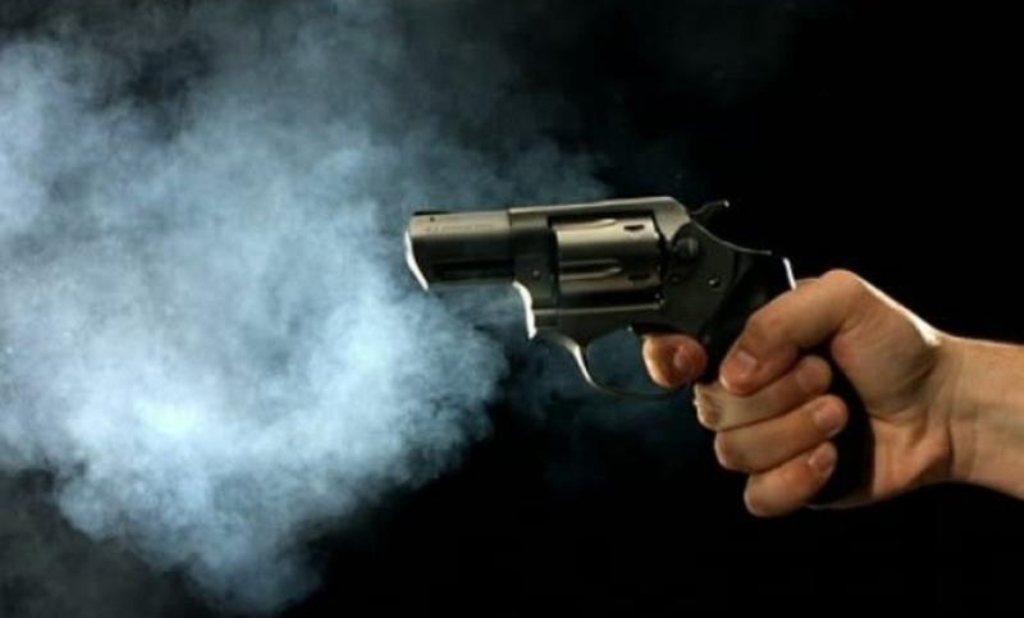 Hombre muere tras apuntar con una pistola a dos agentes en Florida