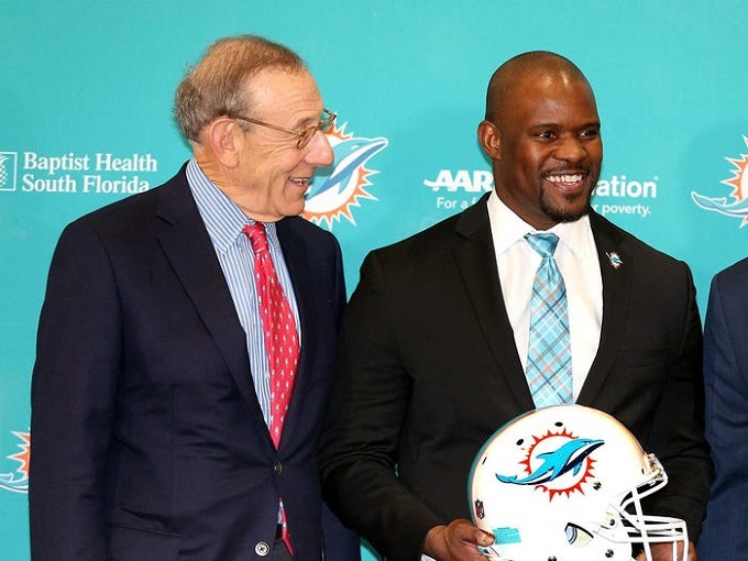 Propietario de los Miami Dolphins salió al paso a las acusaciones de Brian Flores