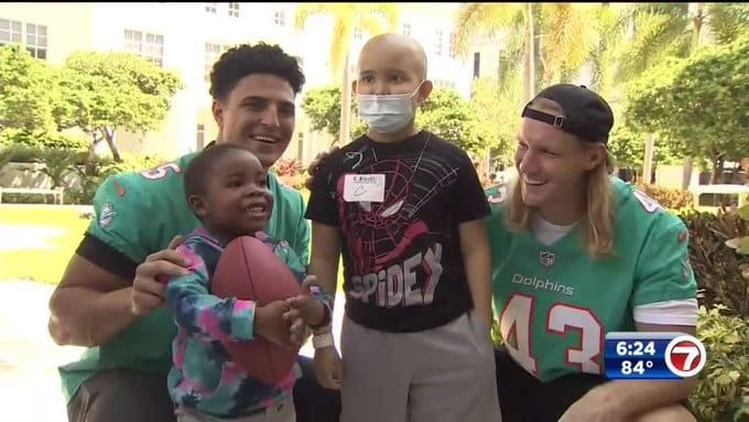 Jugadores de Miami Dolphins brindaron alegrías a pacientes con cáncer