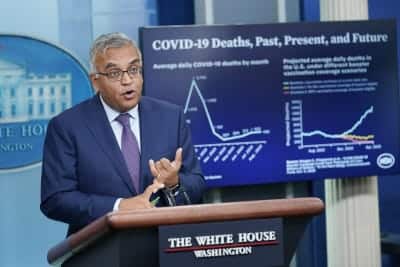 Casa Blanca pide tomar el refuerzo de la vacuna contra el COVID-19 antes de las próximas festividades