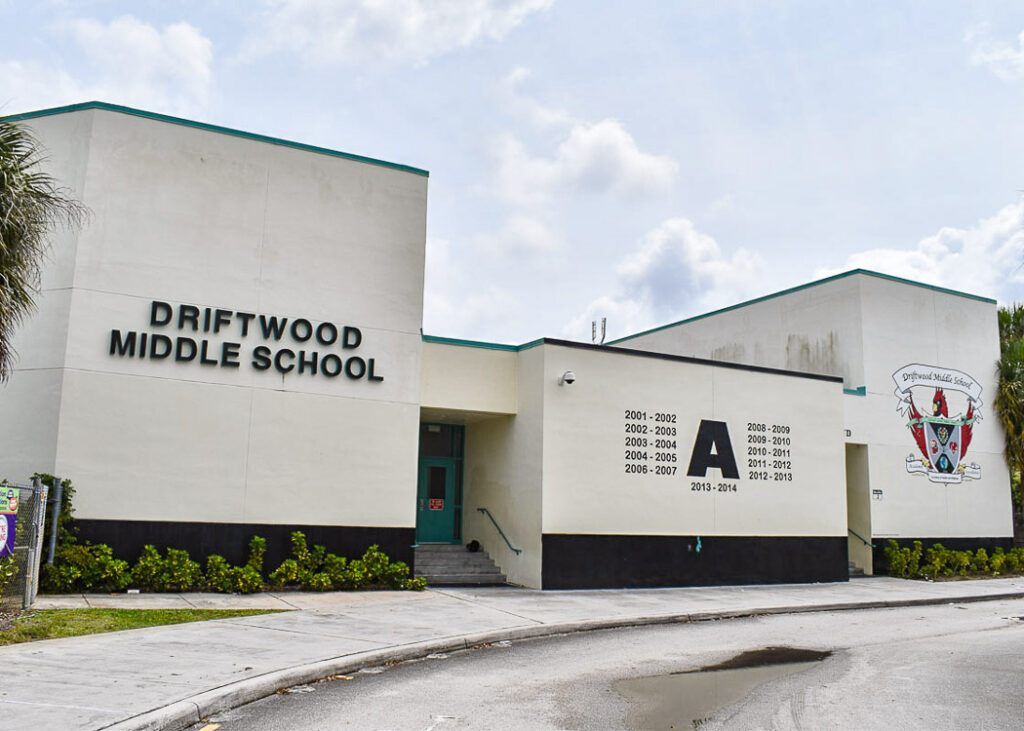 Driftwood Middle School adolescente autobús escolar