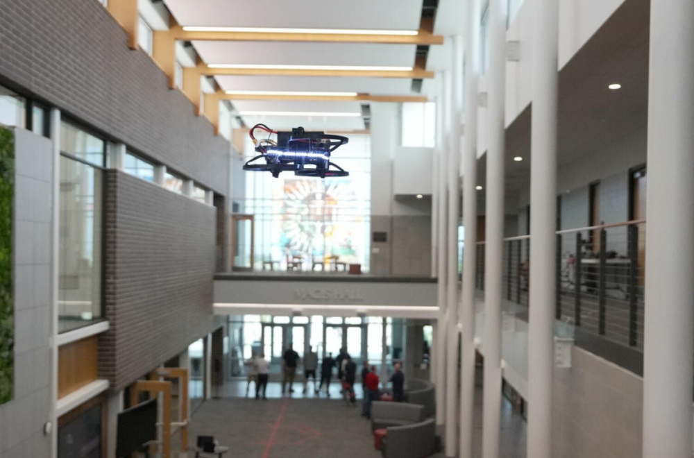 Escuela de Miami-Dade prueba drones que responden a tiroteos en tiempo récord