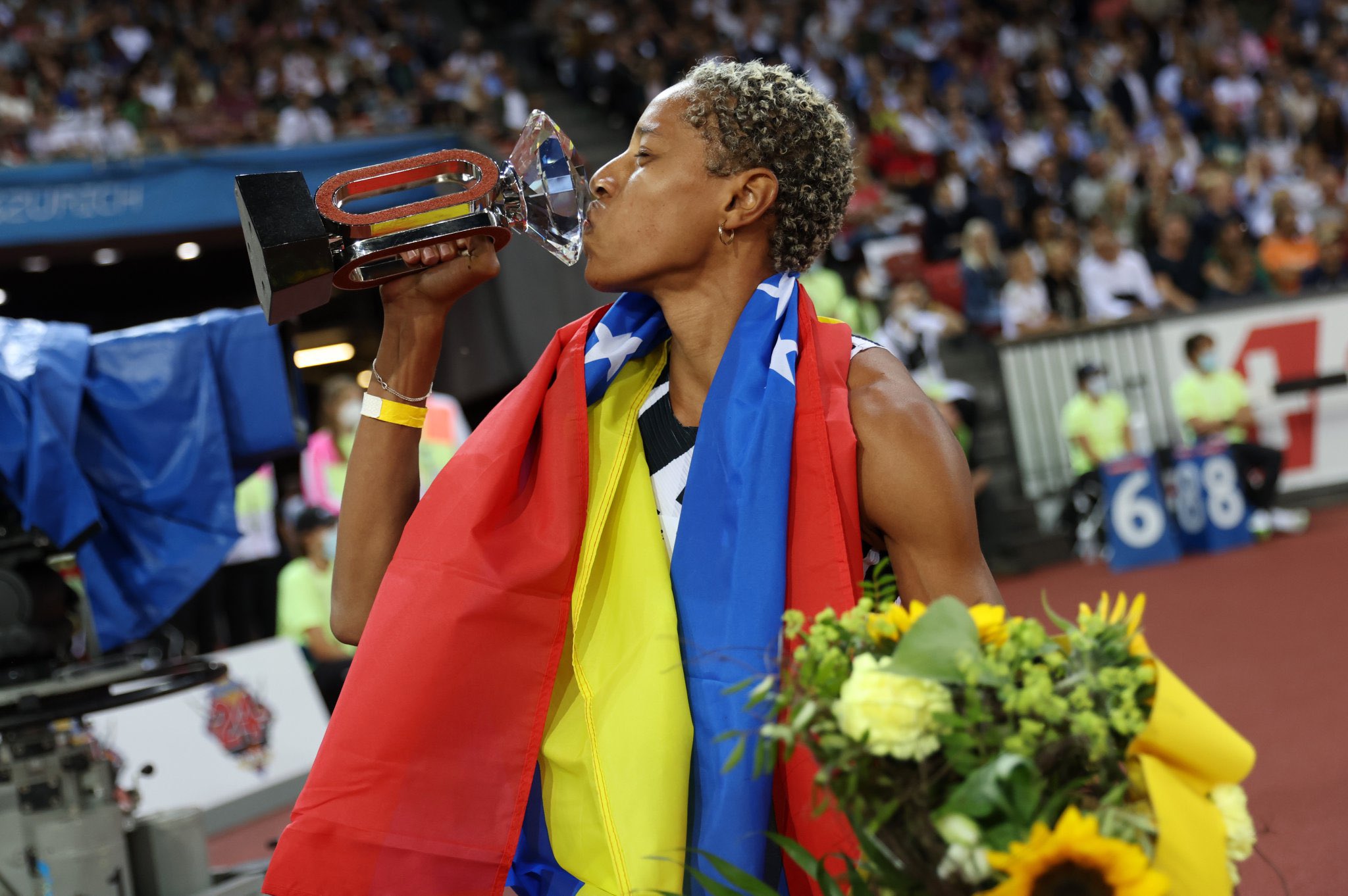 ¡Año perfecto! Yulimar Rojas se alzó con su primer diamante en Zúrich