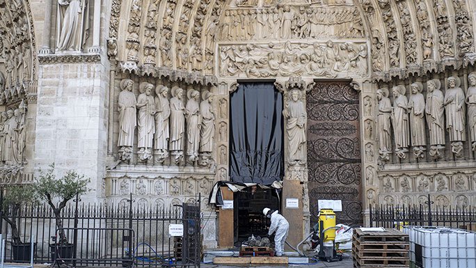Crece la preocupación ante el riesgo de una “catástrofe sanitaria” por Notre Dame