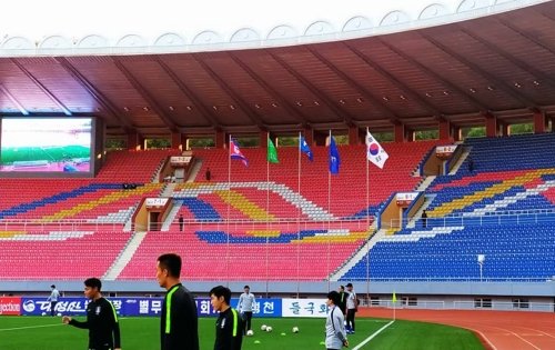 Las dos Coreas se enfrentaron y empataron en un estadio vacío (foto)