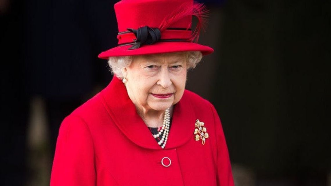 Elton John reveló que fue testigo de cómo la reina Isabel II abofeteó a su sobrino por desobedecerla