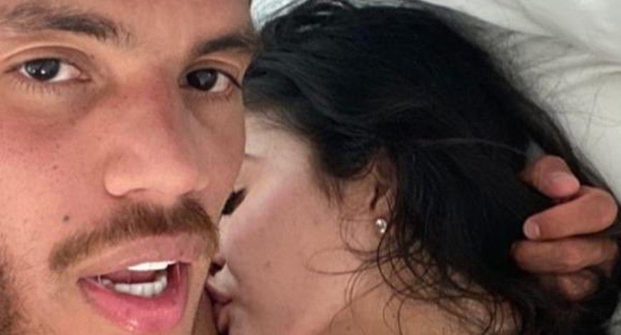 ¡Imagen comprometedora! Jonathan dos Santos subió una foto íntima con una mujer y se viralizó