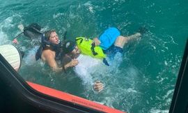 Guardia Costera rescató a 5 personas de un bote que se hundía en Florida