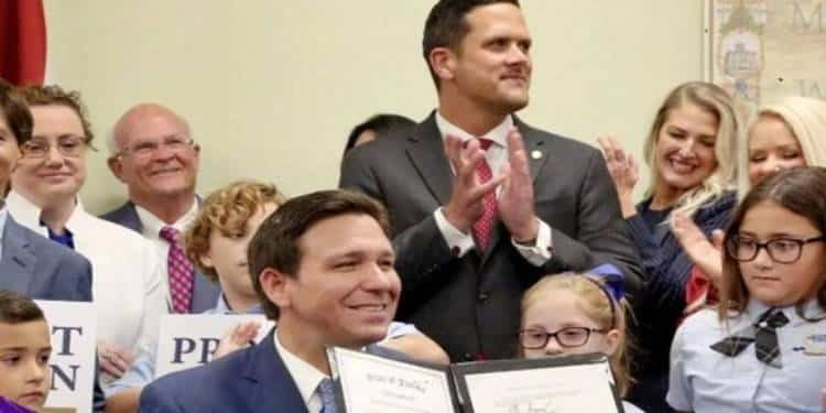 Junta de Educación de Florida informó sobre Ley de Derechos a padres