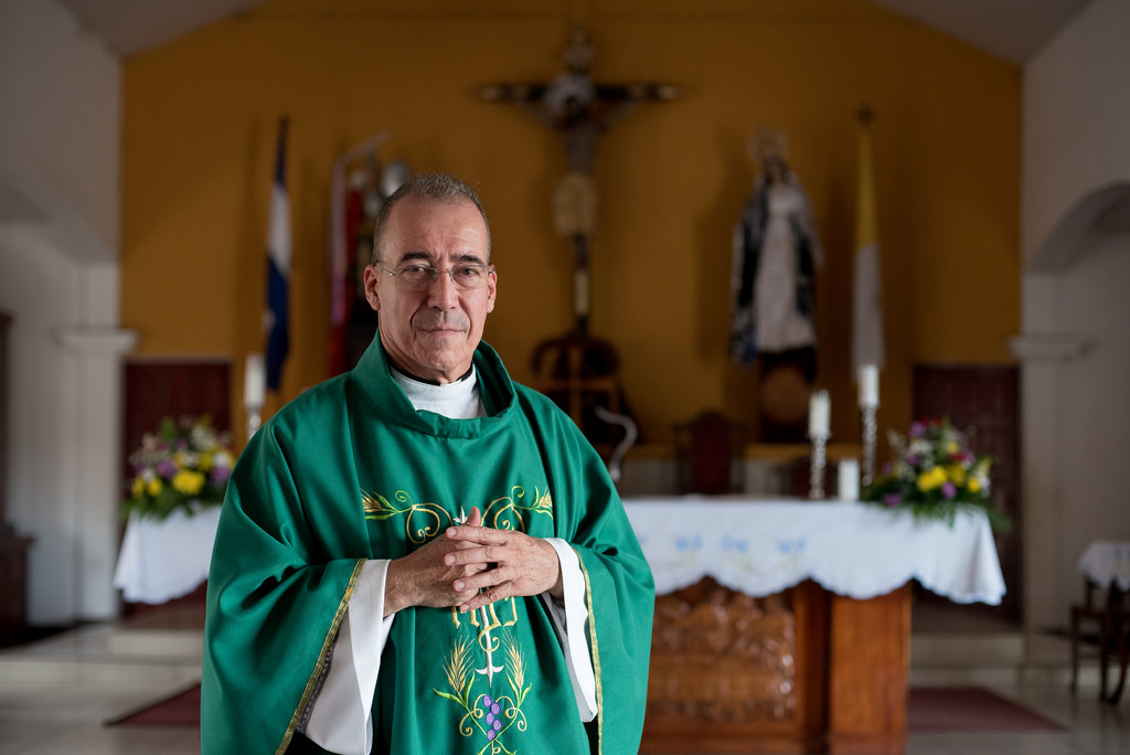 Sacerdote dará misa por la paz de Nicaragua en Miami