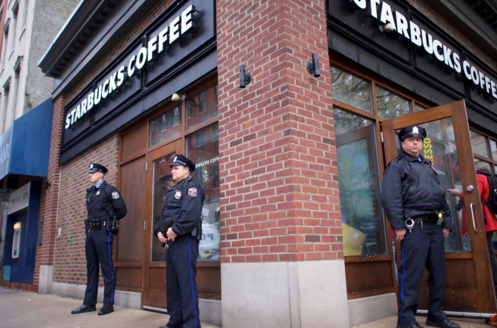 Ex empleada gana demanda contra Starbucks: Fue despedida por ser blanca