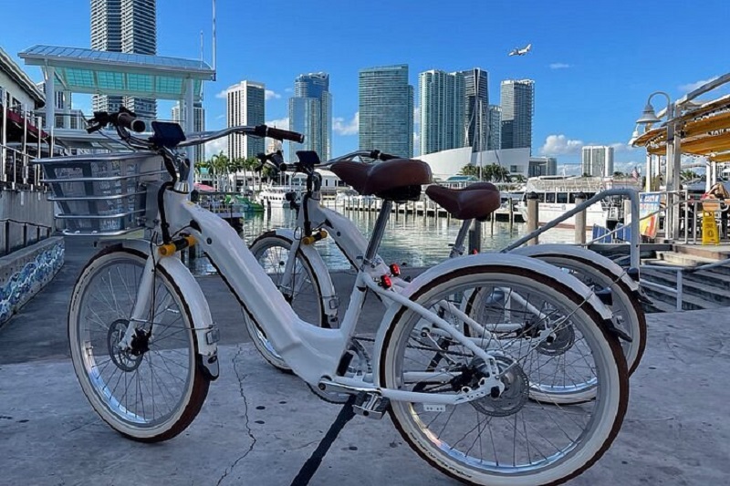 Miami Beach aplica multa a quienes usen scooters o ‘bikes’ eléctricas
