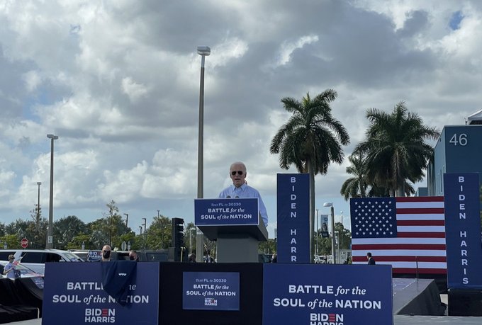 “Con el voto vamos a cambiar el curso de este país” dijo Biden durante su parada en Coconut Creek