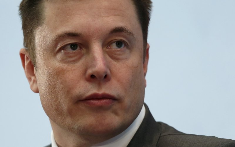 Elon Musk suspende a usuario de Twitter por publicar bandera de pedofilia