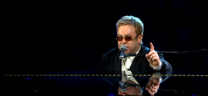 Elton John celebra sus 75 años con un nuevo lanzamiento