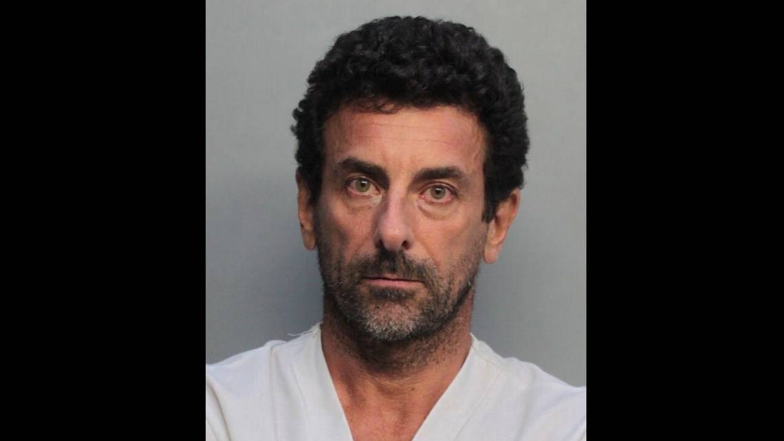 Masajista fue acusado de agresión sexual por clientas en Miami Beach