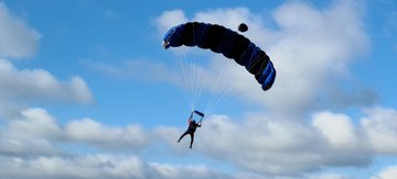 Fallece un paracaidista mientras practicaba para el evento Krawl’n for the Fallen