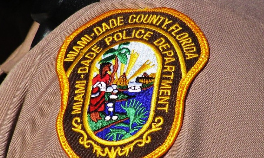 Policía de Miami-Dade arrestado por DUI: Chocó y apuntó a otro oficial