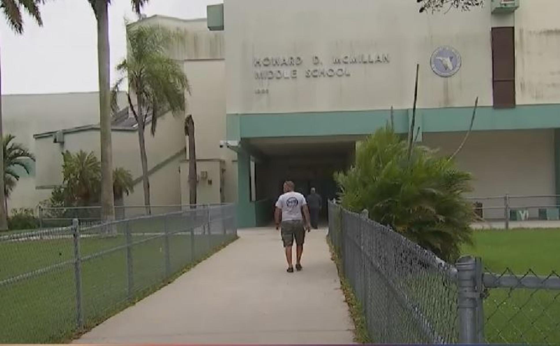 Adolescente acusado de amenazar escuela secundaria tendrá detención domiciliaria en Florida