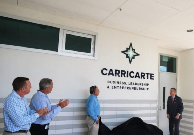 Familia Carricarte  presentó  premios en escuela de Miami